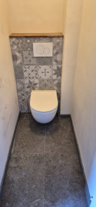Photo de galerie - Remplacement d'un wc a poser par wc suspendu avec coffrage et habillage en carrelage 