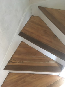 Photo de galerie - Rénovation escalier vernis et peinture 