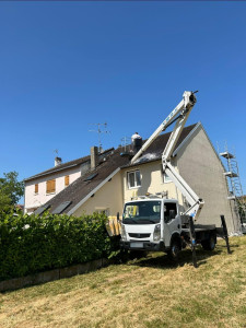 Photo de galerie - Nettoyage toiture anti mousse plus hydrofuge 