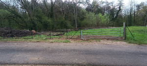 Photo de galerie - Pose de clôture souple avec portail agricole 