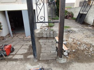 Photo de galerie - A la demande du client, Remplacement d'un pilier en pierre par un profiler acier  (Support portail double battants) Soudure, adaptation, et maçonnerie.
Pour plus d'informations, n’hésitez pas a me contacter par téléphone au 07-63-21-00-54