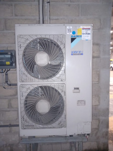 Photo de galerie - Nettoyage complet de l’installation, batterie , ailette , dépoussiérages , à l’aide de produit surpuissant . 