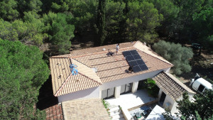Photo de galerie - Remaniement de toiture et pose de panneaux solaires 