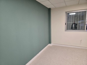 Photo de galerie - Remise en état salle de réunion, plafond suspendu, placo, peinture et pose de moquette