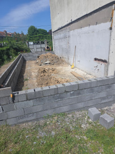 Photo de galerie - Extension, montage murs parpaing plaine travail propre et pro