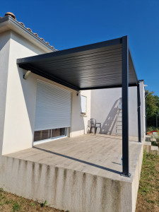 Photo de galerie - Pergola bioclimatique aluminium manuelle 