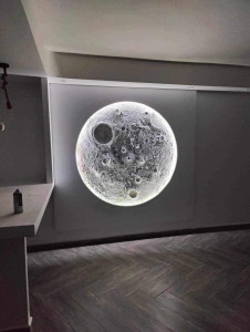 Photo de galerie - La lune en plâtre 