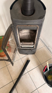Photo de galerie - Ramonage d’un poêle à bois sur la commune de Lorient 