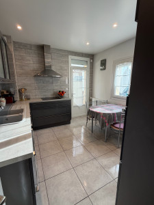 Photo de galerie - Ménage salle à manger cuisine 