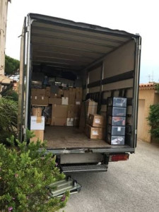Photo de galerie - Manutention  chargement des meubles déchargement + transport des gravats à la déchetterie 
