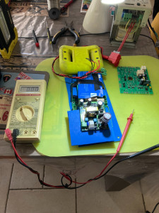 Photo de galerie - Dépannage et Test d'une carte électronique complexe de compresseur d'air comprimé
