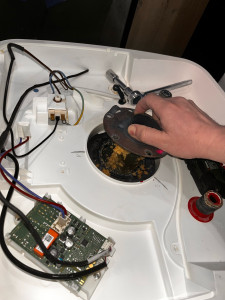 Photo de galerie - Détartrage chauffe-eau électrique
