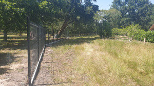 Photo de galerie - Clôture rigide avec soubassement en béton 
