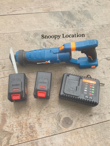 Photo de galerie - Bonjour location scie sabre sur batterie  prix 10 euros jour une caution vous sera demande chèque ou espèces restituer après retour du matériel matériel sur Marseille vauban 