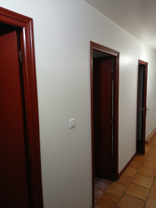 Photo de galerie - Peinture mur et porte avec encadrement 