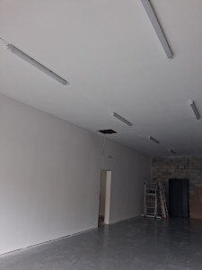 Photo de galerie - Peinture bâtiment au pistolet.  ponçage support. préparation, peinture d'ensemble  . finition impeccable 