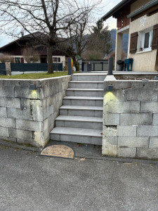 Photo de galerie - Installation d’éclairage afin d’éclairer l’allée 