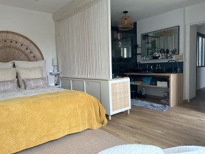 Photo de galerie - Création de la suite parentale avec isolation des murs, étanchéité, réfection du sol avec réagréage, peinture des murs