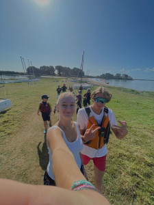 Photo de galerie - Moi travaillant avec mon frère qui est moniteur de voile avec un groupe de 8/11 ans 