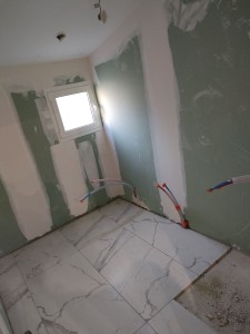 Photo de galerie - Création salle de bain 
( photo avant installation)