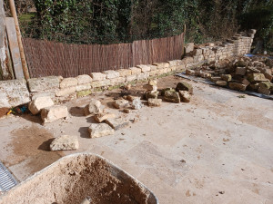 Photo de galerie - Début de la construction du mur