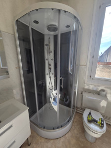 Photo de galerie - Réalisation de la pose d'une douche 