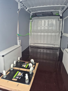 Photo de galerie - Fourgon de 12 mètres cubes effectue transport de meubles dans toute la France. 
possède box pour garder vos meubles.