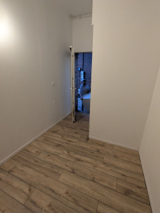 Photo de galerie - Pose de stratifié et peinture blanche sur mur dans les environs de douai !


