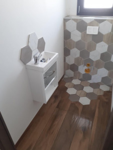 Photo de galerie - Bâti support hexagonaux et sol 20x120 avec hexagonaux incrusté 