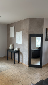 Photo de galerie - Décoration d’un mur effet chaux. idéal pour donner un effet cosy a votre maison/appartement.