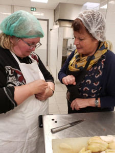 Photo de galerie - Moi en train  d'expliquer un cours de cuisine en groupe ,lol