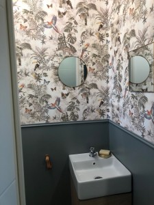 Photo de galerie - Décoration de WC avec installation d un lave main 