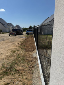 Photo de galerie - Pose d’une clôture de cher Le Roy merlin ( fourni par les clients)
