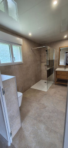 Photo de galerie - Salle de bain complète: création des réseaux d'eaux et évacuations. Pose et raccordement de sanitaires. Faïence, Carrelage et étanchéités
