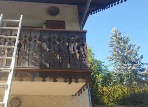 Photo de galerie - Mise en lasure d'un balcon près ponçage 
