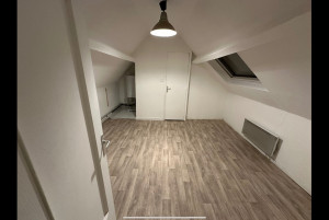 Photo de galerie - Rénovation complète de combles en chambre : transformation réussie avec isolation, pose de cloisons, menuiseries et finitions soignées pour créer un espace de vie lumineux, confortable et fonctionnel.