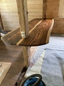 Photo de galerie - Table en bois brut 