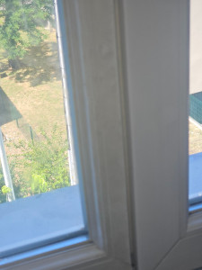 Photo de galerie - Nettoyer les rebords de fenêtre on voit bien la différence 