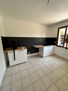 Photo de galerie - Enlèvement de meuble de cuisine montage de nouveau meubles pose d une crédence et installation de la nouvelle plomberie 