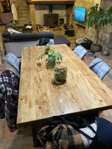 Photo de galerie - Création d’une table sur mesure à partir de bastaing 