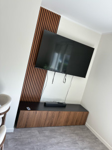 Photo de galerie - Pose de tv au mur avec les et montage meuble tv et installation 