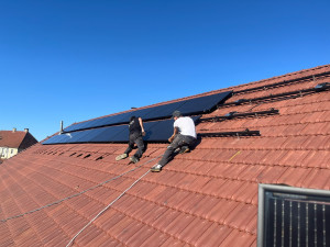 Photo de galerie - Installation de panneaux photovoltaïques 