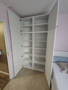 Photo de galerie - Armoire avec surmeuble