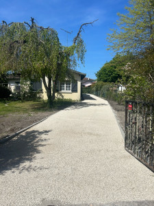 Photo de galerie - Réalisation d’une allée calcaire compact 
