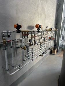Photo de galerie - Installation d’une panoplie pour l’eau froide. 