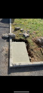 Photo de galerie - Coulage d’un seuil en béton pour portail 