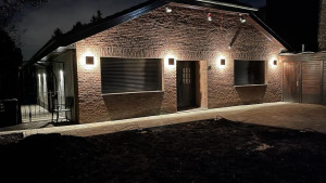 Photo de galerie - Installation d' éclairage extérieur.