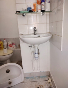 Photo de galerie - Remplacement lavabo avant après 