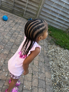 Photo de galerie - Des coiffures protectrices pour les petits et grands 