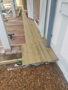 Photo de galerie - Pose d'une terrasse bois, pose de parquets flottant. 